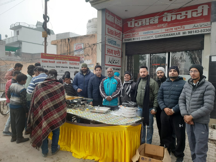 ਗੜਸ਼ੰਕਰ ਦੇ ਨੰਗਲ ਰੋਡ ਤੇ ਲੰਗਰ ਲਗਾਇਆ